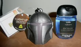 Bath & Body Works 028026098 2 Star Wars Grogu And The Mandalorian Helmet Light-up Pocketbac Holder Ocean