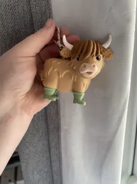 14018 BATH BODY WORKS Highland Cow Pocketbac Sanitizer Holder