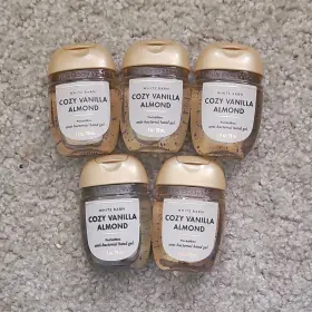 Bath & Body Works 286929 And White Barn Cozy Vanilla Almond Scented Hand Sanitizer 5pk
