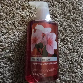 667534775141 BATH BODY WORKS Cherry Blossom Anti Bacterial