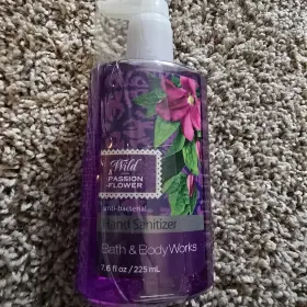 Anti-bacterial BATH BODY WORKS Wild Passion Flower Sanitizer