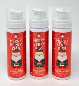 667548349093 BATH BODY WORKS Merry Berry Kiss Foaming Mousse