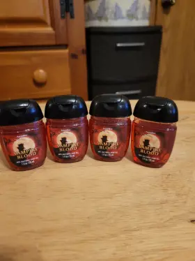 Halloween BATH BODY WORKS Pocketbac Sanitizer Vampire Blood