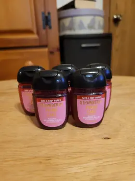 667553830883 BATH BODY WORKS Set Cake Sanitizer Pocketbac #2