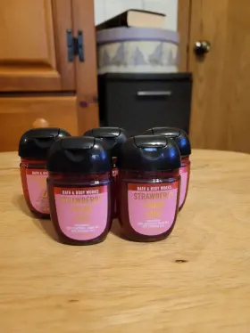 667553830883 BATH BODY WORKS Set Cake Sanitizer Pocketbac #3