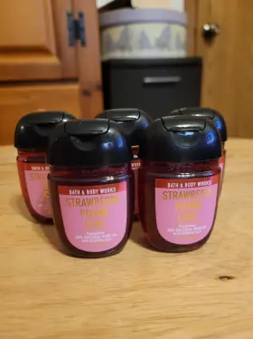 667553830883 BATH BODY WORKS Set Cake Sanitizer Pocketbac