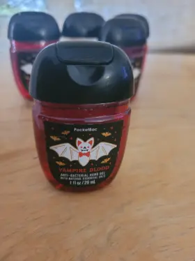 Halloween BATH BODY WORKS Pocketbac Sanitizer Vampire Blood #2
