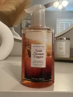 Full-size BATH BODY WORKS Sweet Cinnamon Pumpkin Sanitizer