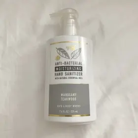 667555964678 BATH BODY WORKS Sanitizer Pump Mahogany Teakwood
