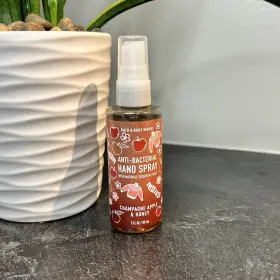 667557007915 BATH BODY WORKS Apple Honey Anti Bacterial Spray