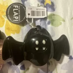667557018522 BATH BODY WORKS Bat Moving Wings Pocketbac #2