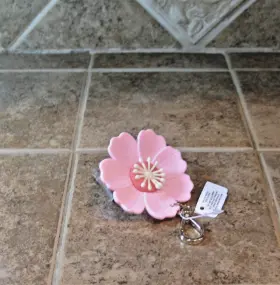 667557593401 BATH BODY WORKS Pink Flower Clip Pocketbac