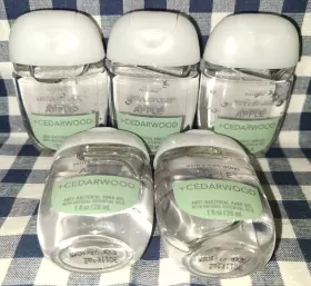 667558118528 BATH BODY WORKS Apple Cedarwood Pocketbac