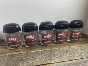 667558731697 BATH BODY WORKS Whiskey Sanitizer