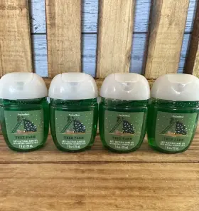 667559045625 BATH BODY WORKS Tree Farm Pocketbac Sanitizers