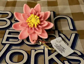667559264163 BATH BODY WORKS Lotus Pocketbac Sanitizer Holder