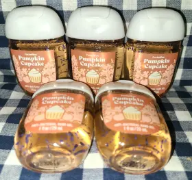 667659309498 BATH BODY WORKS Pumpkin Cupcake Pocketbac