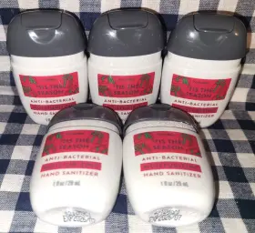 667659322022 BATH BODY WORKS Fttis Season Moisturizing