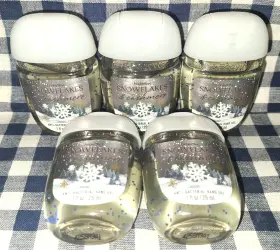 667659325467 BATH BODY WORKS Snowflakes Cashmere Pocketbac