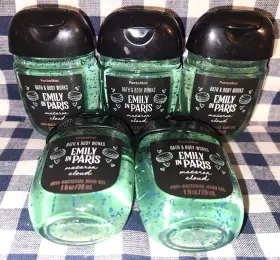 667659328802 BATH BODY WORKS Macron Cloud Emily Pocketbac