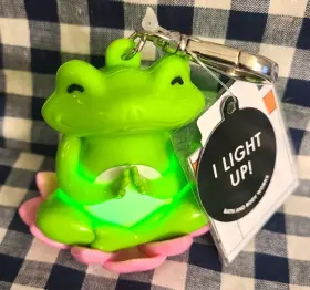 667659350803 BATH BODY WORKS Yoga Frog Light Up Pocketbac #2