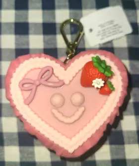 667659357499 BATH BODY WORKS Heart Cake Pocketbac Sanitizer