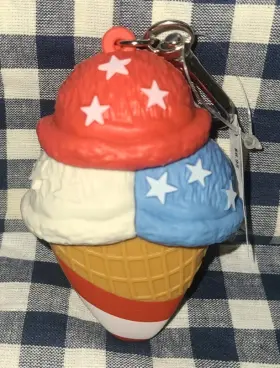 667659386536 BATH BODY WORKS Patriotic Cream Cone Pocketbac