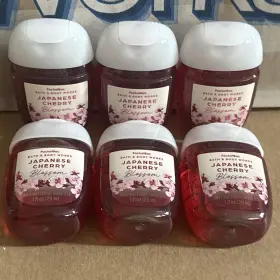 667659418824 BATH BODY WORKS Cherry Blossom Sanitizer