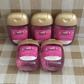 667659418886 BATH BODY WORKS Milk Milkbar Birthday Cake Anti