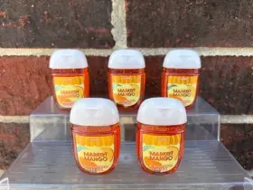 667659432110 BATH BODY WORKS Mango Pocketbac Sanitizer