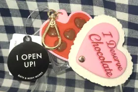667659445684 BATH BODY WORKS Heart Chocolate Box Opens Holder