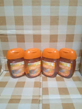 930671 BATH BODY WORKS Marshmallow Pumpkin Latte Sanitizer