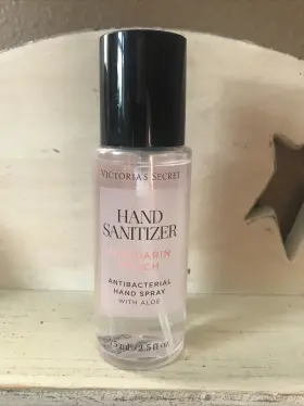 667553805935 VICTORIAS SECRET Mandarin Peach Sanitizer Aloe